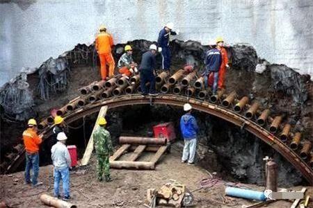 滨海隧道钢花管支护案例